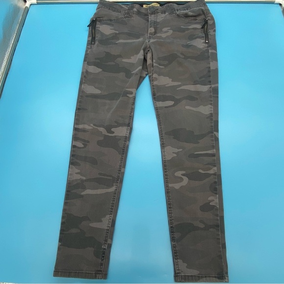 Democracy Camouflage Green and Gray Size 12 - Picture 2 of 7